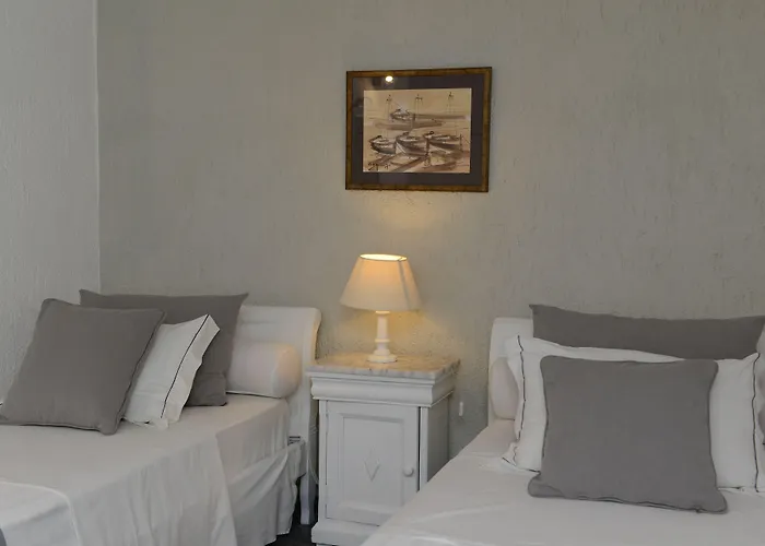 ثالاسيس شقة كالافاتيس